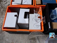 Set serviesgoed en verbruiksartikelen - afbeelding 12 van  12