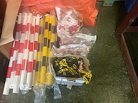 Set signalisatiepalen rood/wit & zwart/geel met toebehoren - afbeelding 3 van  4