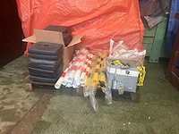 Set signalisatiepalen rood/wit & zwart/geel met toebehoren - afbeelding 4 van  4