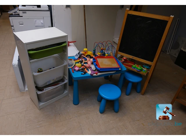 Set spelletjes voor kinderen - afbeelding 1 van  8