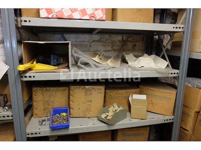 Set stijlen en diverse beslagen - afbeelding 3 van  18