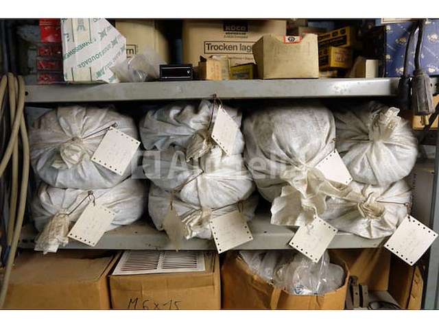 Set stijlen en diverse beslagen - afbeelding 1 van  18