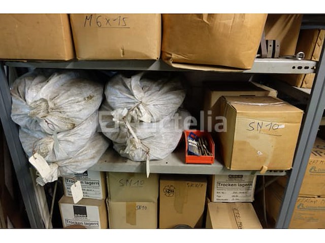 Set stijlen en diverse beslagen - afbeelding 17 van  18