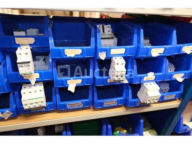 Set stroomonderbrekers en diverse elektrische accessoires - afbeelding 10 van  32