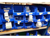 Set stroomonderbrekers en diverse elektrische accessoires - afbeelding 10 van  32