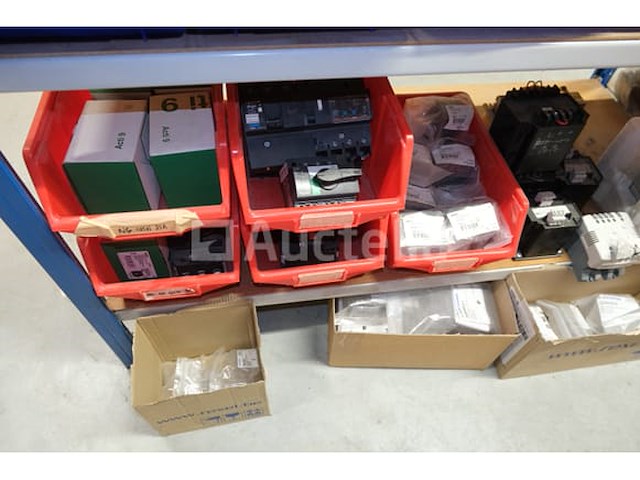 Set stroomonderbrekers en diverse elektrische accessoires - afbeelding 11 van  32