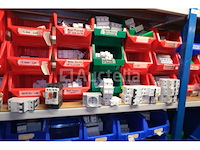 Set stroomonderbrekers en diverse elektrische accessoires - afbeelding 1 van  32