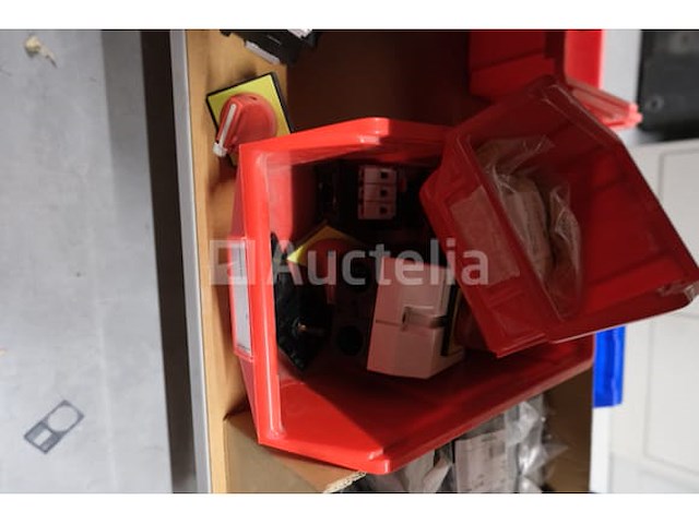 Set stroomonderbrekers en diverse elektrische accessoires - afbeelding 21 van  32