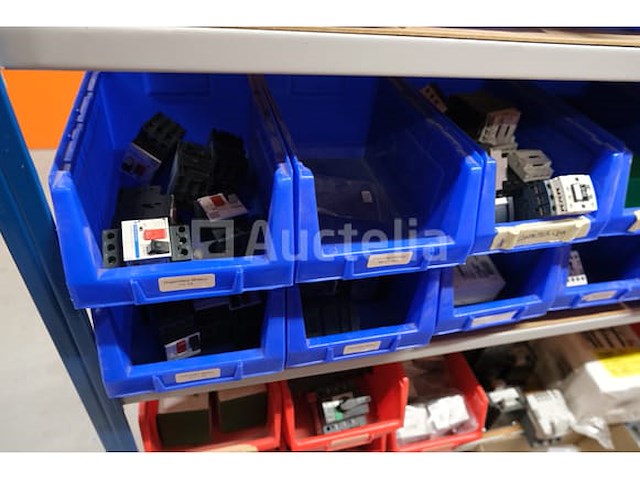 Set stroomonderbrekers en diverse elektrische accessoires - afbeelding 23 van  32