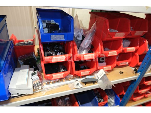 Set stroomonderbrekers en diverse elektrische accessoires - afbeelding 27 van  32