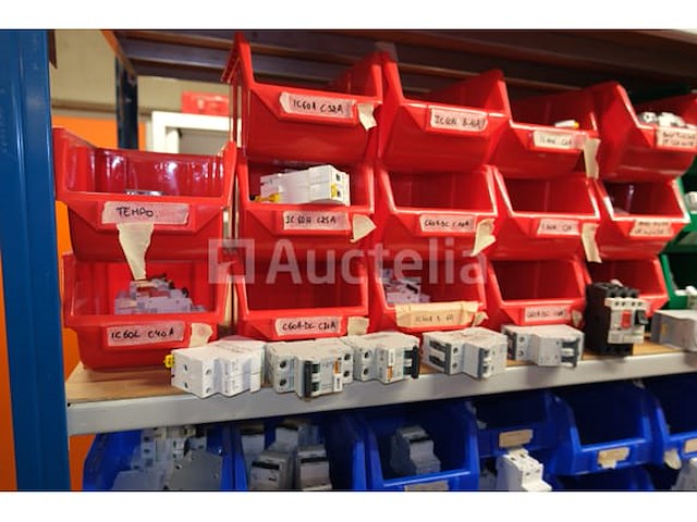 Set stroomonderbrekers en diverse elektrische accessoires - afbeelding 29 van  32