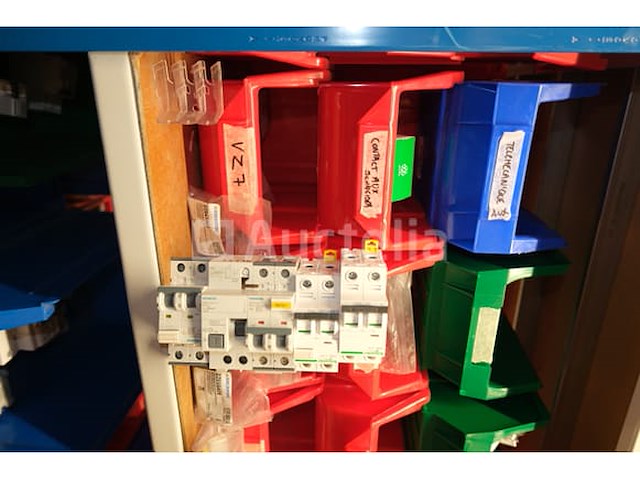 Set stroomonderbrekers en diverse elektrische accessoires - afbeelding 30 van  32