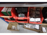 Set stroomonderbrekers en diverse elektrische accessoires - afbeelding 31 van  32