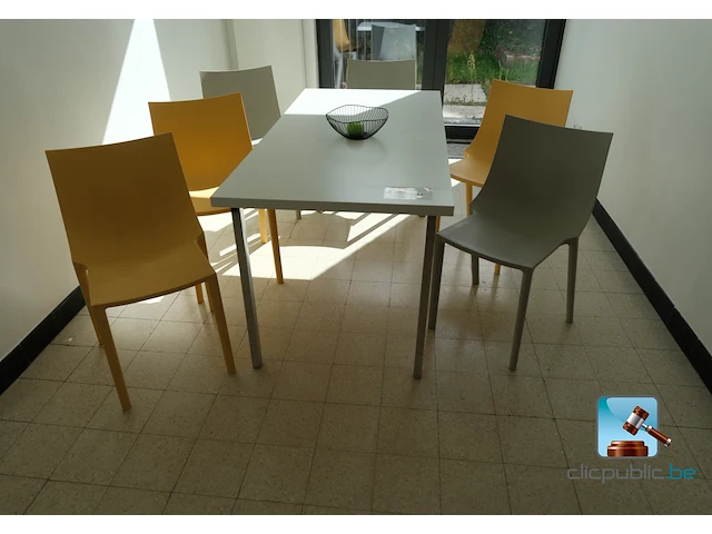 Set tafel en stoelen - afbeelding 1 van  7