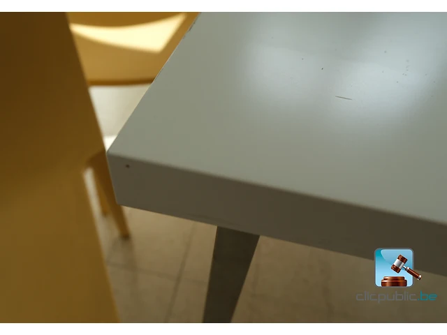 Set tafel en stoelen - afbeelding 3 van  7