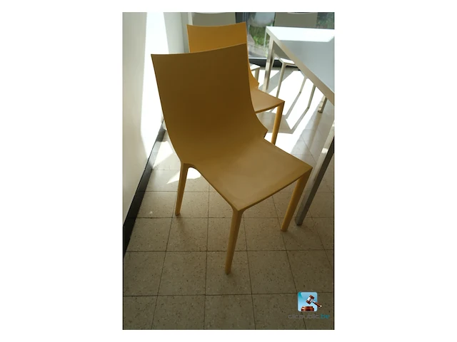 Set tafel en stoelen - afbeelding 5 van  7