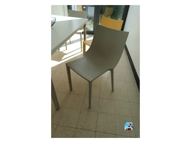 Set tafel en stoelen - afbeelding 6 van  7