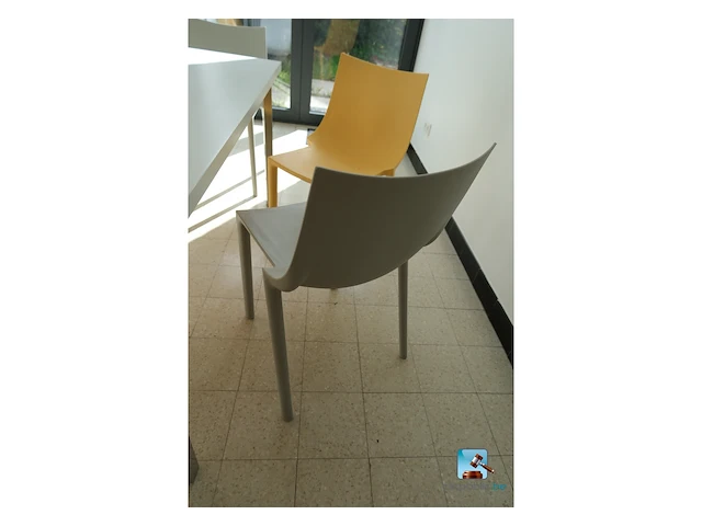 Set tafel en stoelen - afbeelding 7 van  7