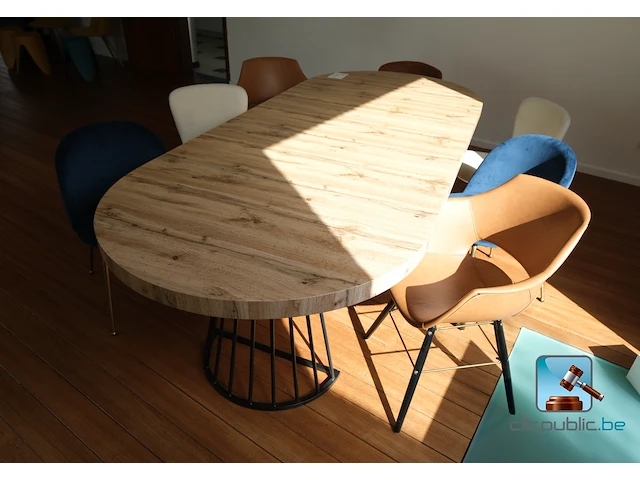 Set tafel en stoelen - afbeelding 1 van  10