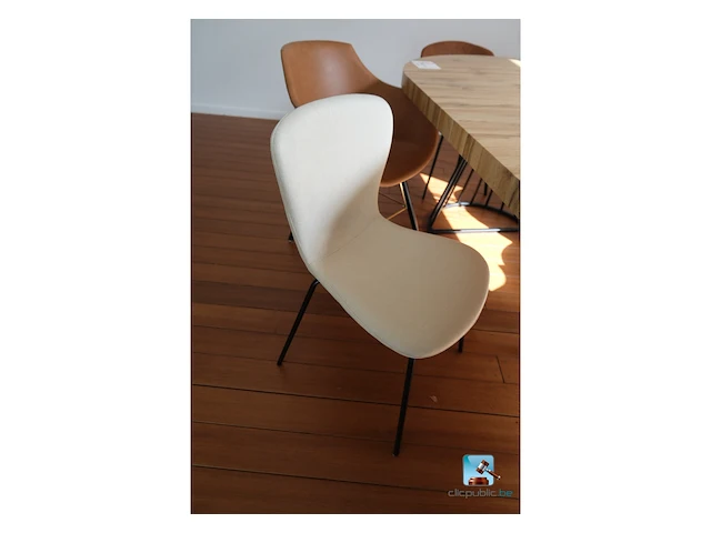 Set tafel en stoelen - afbeelding 7 van  10