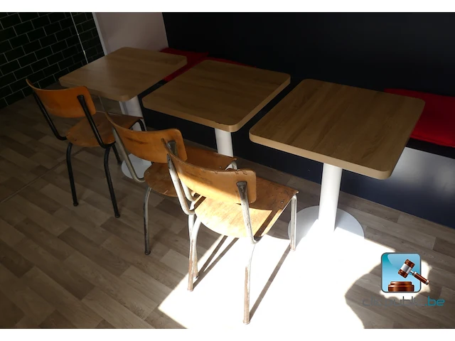 Set tafels en stoelen - afbeelding 1 van  6