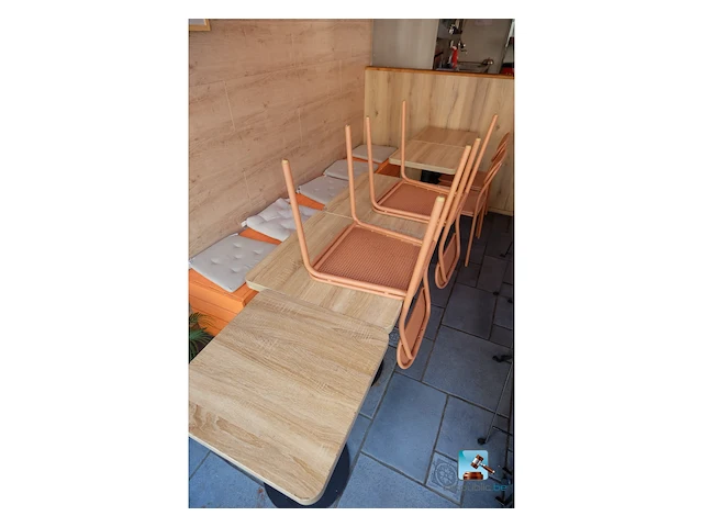 Set tafels en stoelen - afbeelding 1 van  8