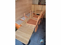 Set tafels en stoelen