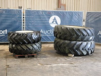 Set tractorbanden goodrich 16.9-26/alliance 20.8r38 van international 1455 (marge) - afbeelding 1 van  1