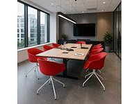 Set van 10 designerstoelen - witte vaste poot - rode stoel met armleuningen - afbeelding 2 van  4
