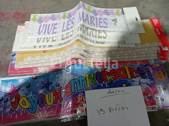 Set van 10 kerstjutte-zakken - nieuw santa claus bag deluxe model - nieuw set van 10 pakjes kerstelfenpantoffels - nieuw set van 3 kerstsjaals - nieuw verbluffend pixiekostuum - gloednieuwe maat s prachtig pixiekostuum - nieuwe maat m set van 19 grote feeststickers diverse ontwerpen - nieuw - afbeelding 3 van  7