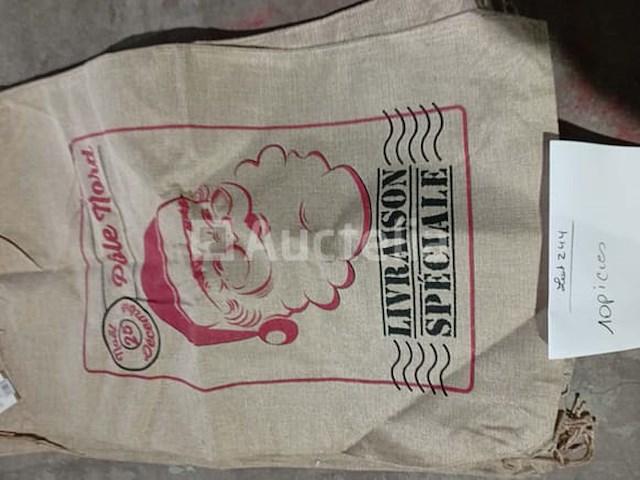 Set van 10 kerstjutte-zakken - nieuw santa claus bag deluxe model - nieuw set van 10 pakjes kerstelfenpantoffels - nieuw set van 3 kerstsjaals - nieuw verbluffend pixiekostuum - gloednieuwe maat s prachtig pixiekostuum - nieuwe maat m set van 19 grote feeststickers diverse ontwerpen - nieuw - afbeelding 7 van  7