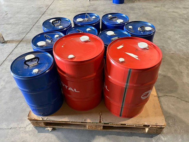 Set van 10 motorolievaten 0w30 – 440 liter vet & olie - afbeelding 1 van  5