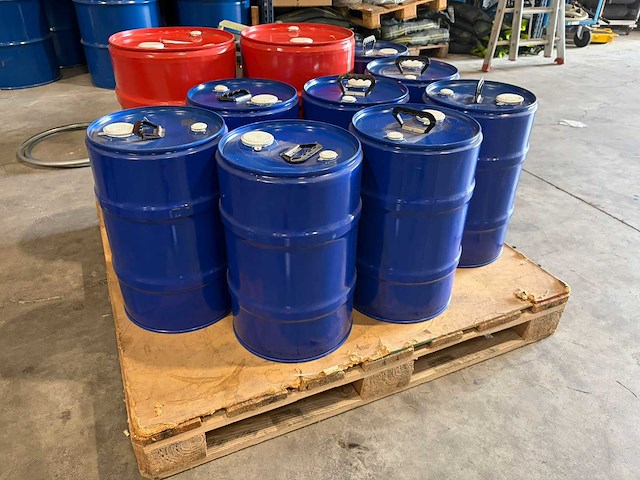 Set van 10 motorolievaten 0w30 – 440 liter vet & olie - afbeelding 3 van  5