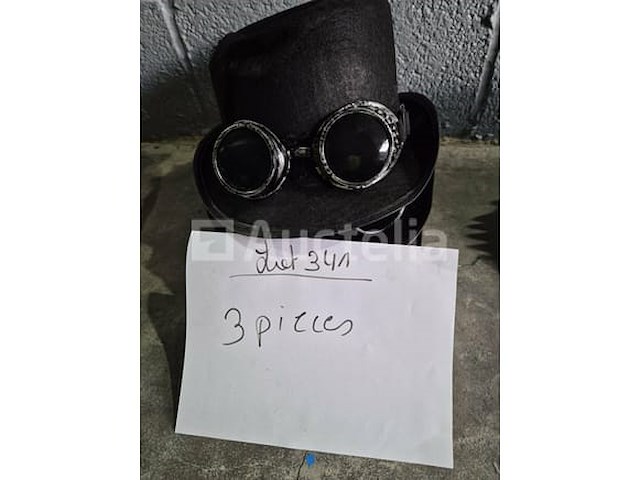 Set van 10 studentenhoeden - nieuw set van 12 bolhoeden - nieuw set van 9 bolhoeden - nieuw set van 12 bolhoeden - nieuw set van 6 carnival kokshoeden - nieuw set van 3 luxe carnavalshoeden - nieuw set van 9 franse supporter pets - gloednieuw set van 18 diverse carnavalshoeden - afbeelding 1 van  7