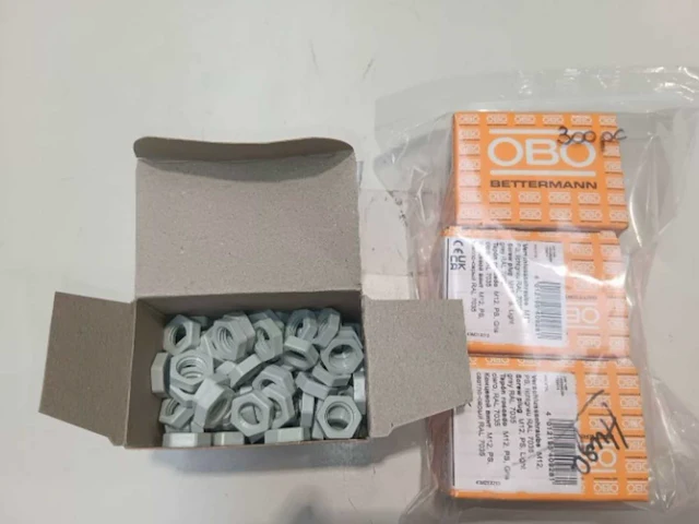 Set van 100 lockmoeren voor m12 kabelwartels (100x) - afbeelding 1 van  2