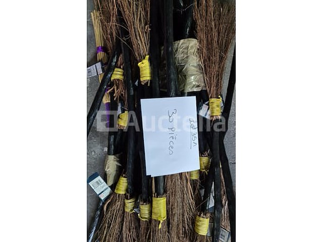 Set van 12 geesten om op te hangen set van 15 halloween pompoen-snoepbakken - nieuw set van 30 heksenbezems - nieuw set van 7 nep-ratten - nieuw - afbeelding 2 van  4