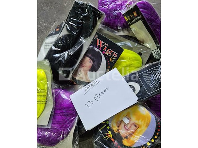Set van 13 verschillende carnavalspruiken - nieuw set van 42 verschillende kermispruiken - nieuw set van 10 belgische supporter pruiken - nieuw set van 22 pompons voor meisjes pompons - nieuwe verschillende kleuren - afbeelding 2 van  4