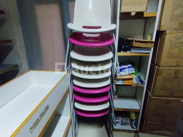 Set van 14 professionele stapelstoelen - afbeelding 1 van  6