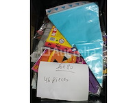 Set van 14 stukken diverse feestelijke items - nieuw set van 35 pakketten met diverse feestelijke items - nieuw set van 65 pakketten feestelijke vlaggen in verschillende ontwerpen en kleuren - nieuw set van 46 pakketten feestelijke vlaggen in verschillende ontwerpen en kleuren - nieuw set van 54 pakjes decoratie op pompoenspiesjes - nieuw in verschillende kleuren - nieuw set van 6 paasmanden - nieuw - afbeelding 1 van  6