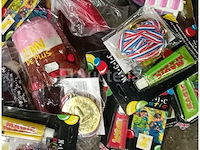 Set van 14 stukken diverse feestelijke items - nieuw set van 35 pakketten met diverse feestelijke items - nieuw set van 65 pakketten feestelijke vlaggen in verschillende ontwerpen en kleuren - nieuw set van 46 pakketten feestelijke vlaggen in verschillende ontwerpen en kleuren - nieuw set van 54 pakjes decoratie op pompoenspiesjes - nieuw in verschillende kleuren - nieuw set van 6 paasmanden - nieuw - afbeelding 3 van  6