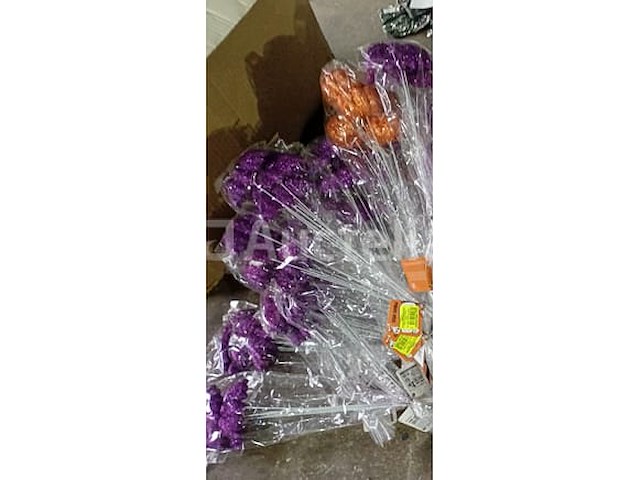 Set van 14 stukken diverse feestelijke items - nieuw set van 35 pakketten met diverse feestelijke items - nieuw set van 65 pakketten feestelijke vlaggen in verschillende ontwerpen en kleuren - nieuw set van 46 pakketten feestelijke vlaggen in verschillende ontwerpen en kleuren - nieuw set van 54 pakjes decoratie op pompoenspiesjes - nieuw in verschillende kleuren - nieuw set van 6 paasmanden - nieuw - afbeelding 4 van  6