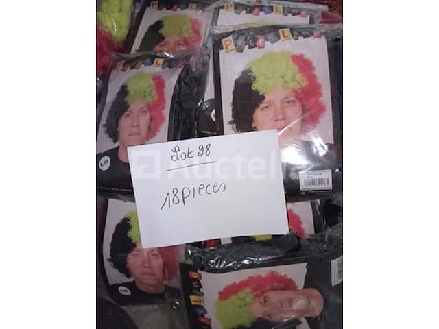 Set van 15 belgische gekleurde pruiken - nieuw set van 12 belgische bloemkleuren kettingen - nieuw set van 18 belgische gekleurde pruiken - nieuw set van 18 belgische pruiken - nieuw set van 17 5-delige dozen voor accessoire-ondersteuner belgië - nieuw set van 5 wollen sjaals belgië - nieuw set van 8 belgische supportersjaals - nieuw - afbeelding 1 van  7