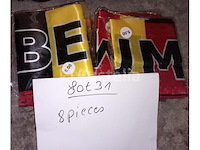 Set van 15 belgische gekleurde pruiken - nieuw set van 12 belgische bloemkleuren kettingen - nieuw set van 18 belgische gekleurde pruiken - nieuw set van 18 belgische pruiken - nieuw set van 17 5-delige dozen voor accessoire-ondersteuner belgië - nieuw set van 5 wollen sjaals belgië - nieuw set van 8 belgische supportersjaals - nieuw - afbeelding 5 van  7