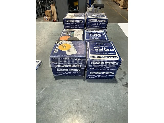 Set van 15 dozen bostitch-nietjes en gegalvaniseerde spijkers - afbeelding 2 van  2