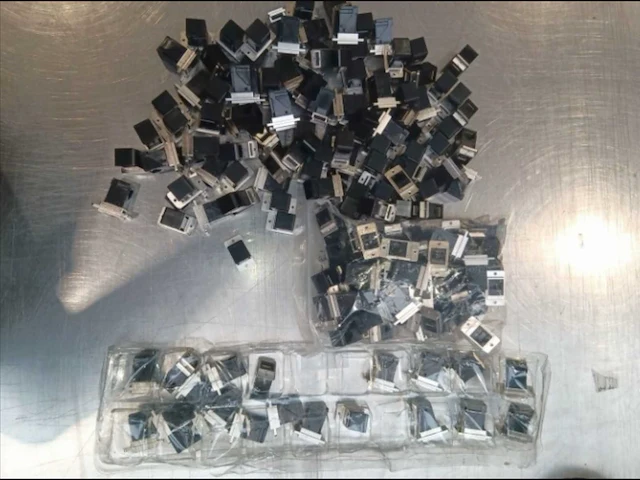 Set van 158 rj45 cat 6 schuine bulkhead-thrums – metaal (158x) - afbeelding 2 van  2