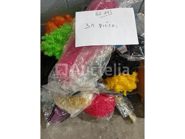 Set van 16 pruiken - nieuw en verpakt in verschillende modellen en kleuren set van 31 diverse pruiken - nieuw set van 12 pakjes supporter wigs belgium - nieuw set van 7 carnavalspruiken - nieuw set van 3 maryline monroe luxe model pruikensets - nieuw - afbeelding 2 van  6