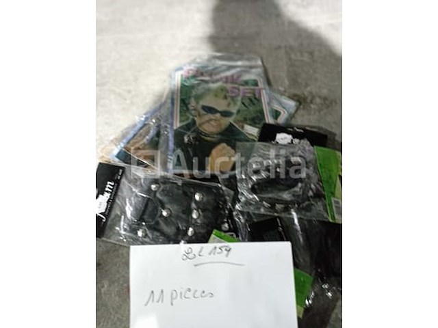 Set van 17 egyptische carnavalsborstplaten - nieuw set van 8 egyptische carnavalsaccessoires - nieuw set van 37 messen zwaarden speelgoed diverse kinderen - nieuw set van 11 sets verschillende kermisaccessoires - nieuw set van 34 pakketten met diverse kermisartikelen - nieuw set van 10 diverse carnavalsitems - nieuw - afbeelding 1 van  6