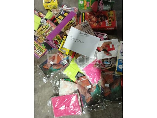 Set van 17 egyptische carnavalsborstplaten - nieuw set van 8 egyptische carnavalsaccessoires - nieuw set van 37 messen zwaarden speelgoed diverse kinderen - nieuw set van 11 sets verschillende kermisaccessoires - nieuw set van 34 pakketten met diverse kermisartikelen - nieuw set van 10 diverse carnavalsitems - nieuw - afbeelding 5 van  6