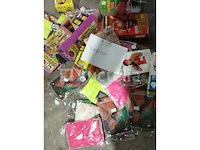 Set van 17 egyptische carnavalsborstplaten - nieuw set van 8 egyptische carnavalsaccessoires - nieuw set van 37 messen zwaarden speelgoed diverse kinderen - nieuw set van 11 sets verschillende kermisaccessoires - nieuw set van 34 pakketten met diverse kermisartikelen - nieuw set van 10 diverse carnavalsitems - nieuw - afbeelding 5 van  6