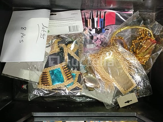 Set van 17 egyptische carnavalsborstplaten - nieuw set van 8 egyptische carnavalsaccessoires - nieuw set van 37 messen zwaarden speelgoed diverse kinderen - nieuw set van 11 sets verschillende kermisaccessoires - nieuw set van 34 pakketten met diverse kermisartikelen - nieuw set van 10 diverse carnavalsitems - nieuw - afbeelding 6 van  6